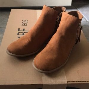 Stitch fix DV8 bottle camel color ankle bootie 9